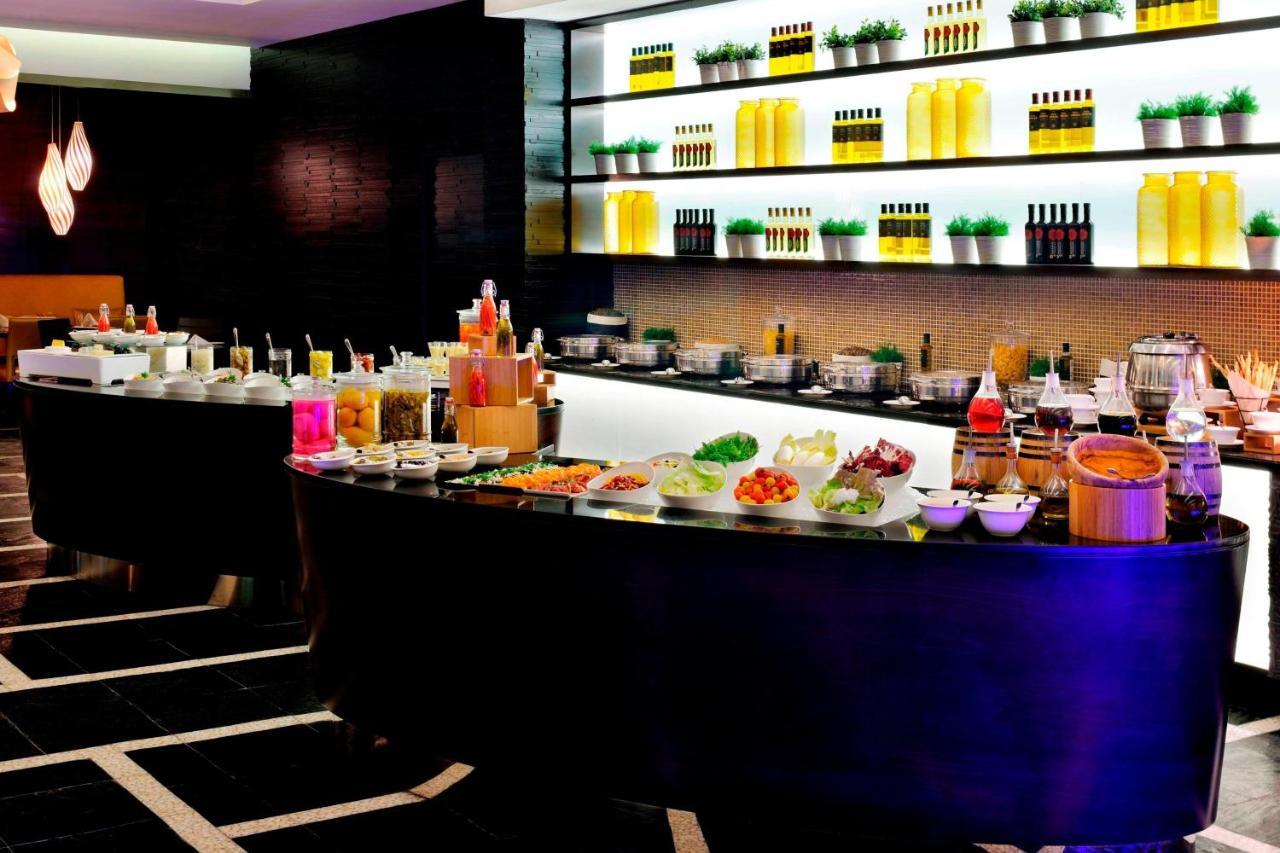 Marriott Executive Apartments Al Jaddaf, Дубай Екстериор снимка A buffet at a hotel