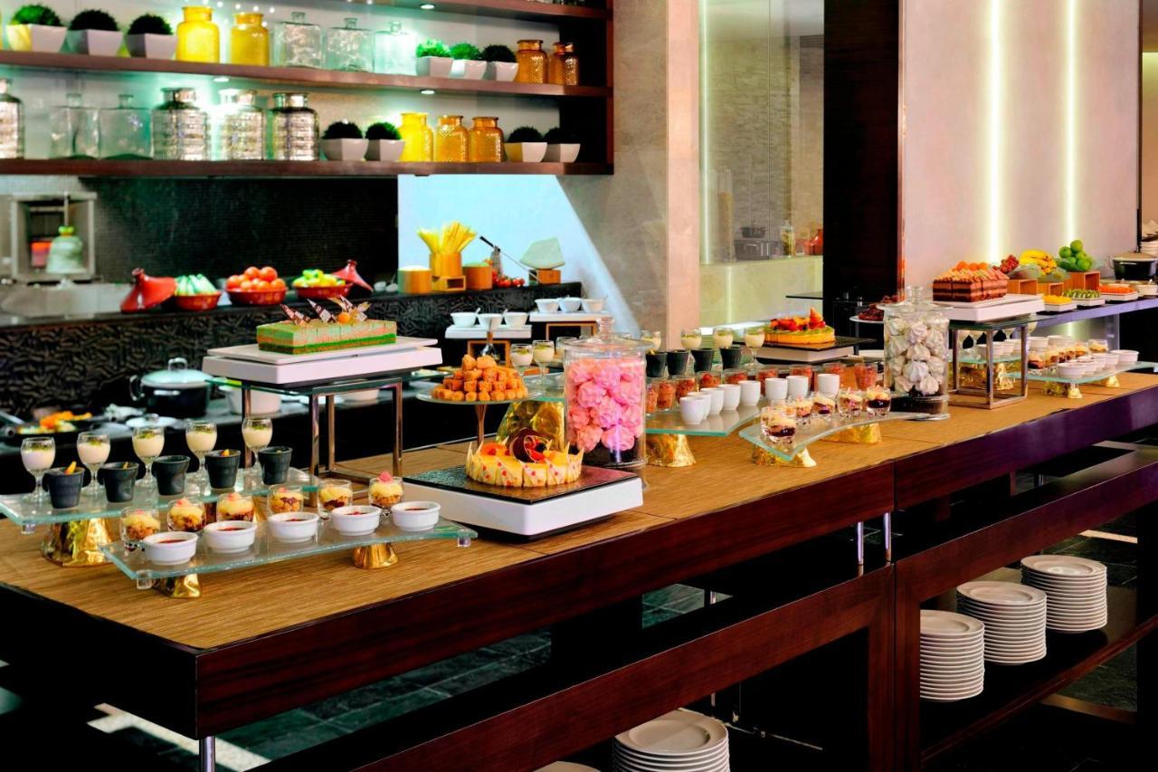 Marriott Executive Apartments Al Jaddaf, Дубай Екстериор снимка A dessert buffet