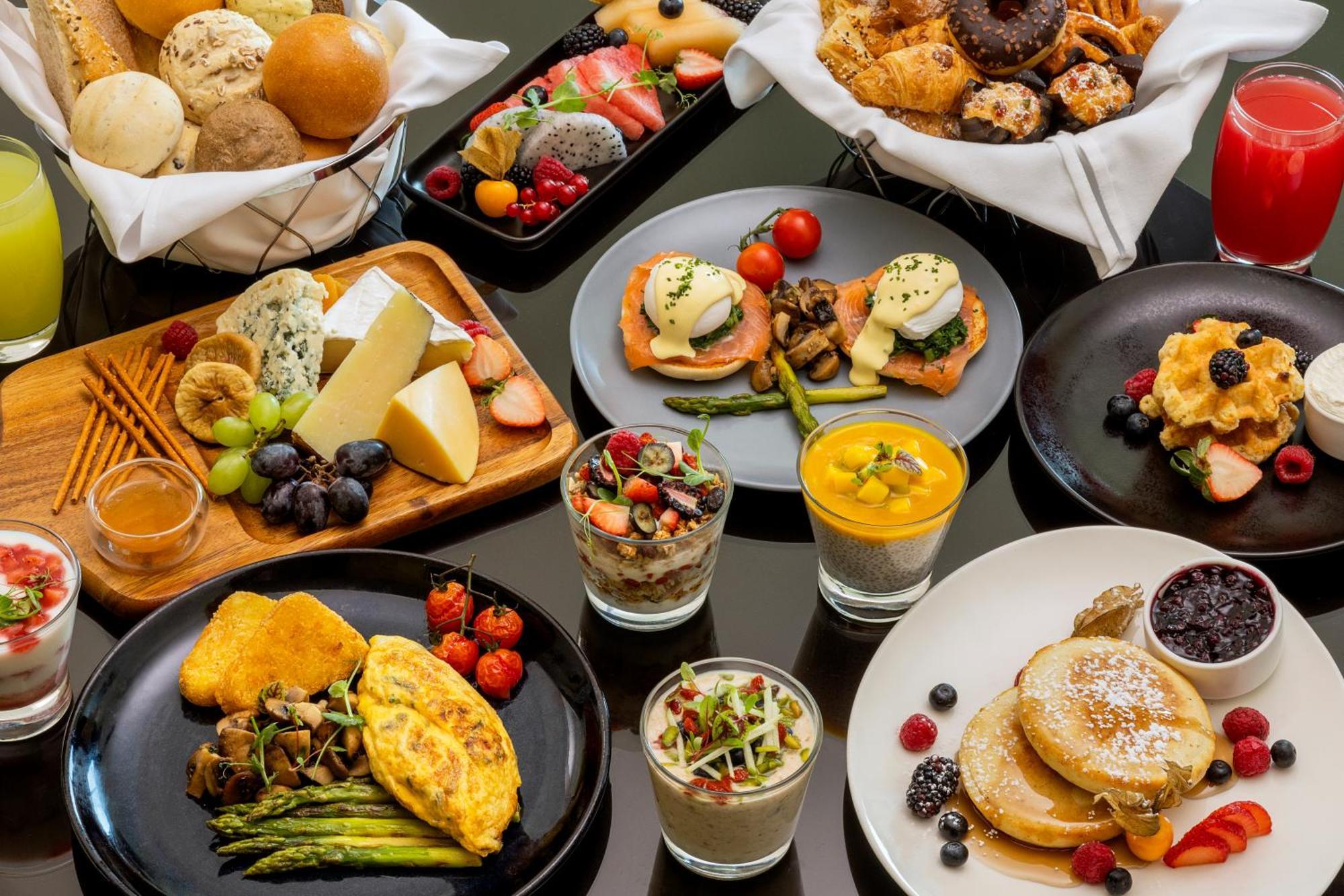 Marriott Executive Apartments Al Jaddaf, Дубай Екстериор снимка A selection of breakfast items