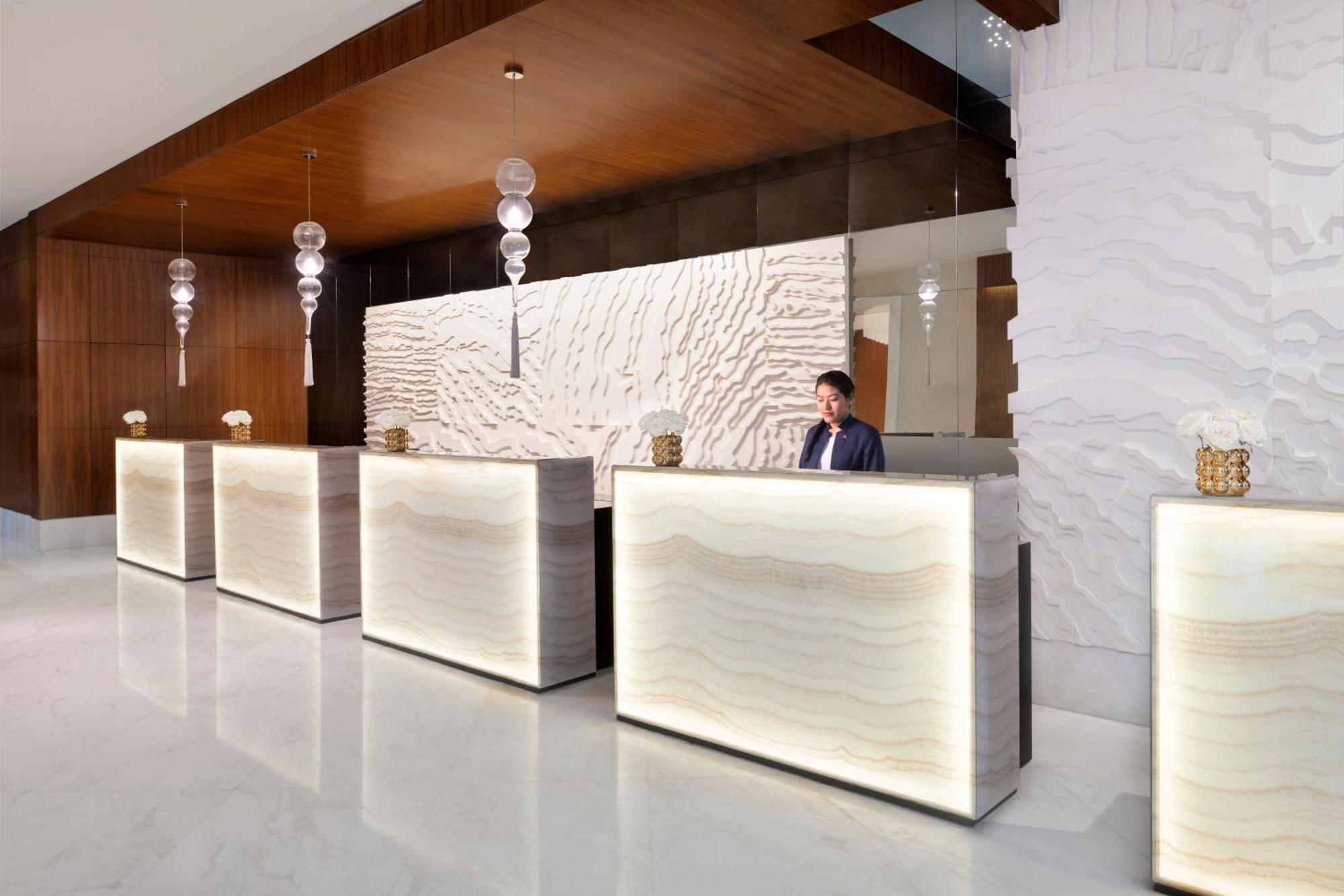 Marriott Executive Apartments Al Jaddaf, Дубай Екстериор снимка The lobby of the Ritz-Carlton, Dubai