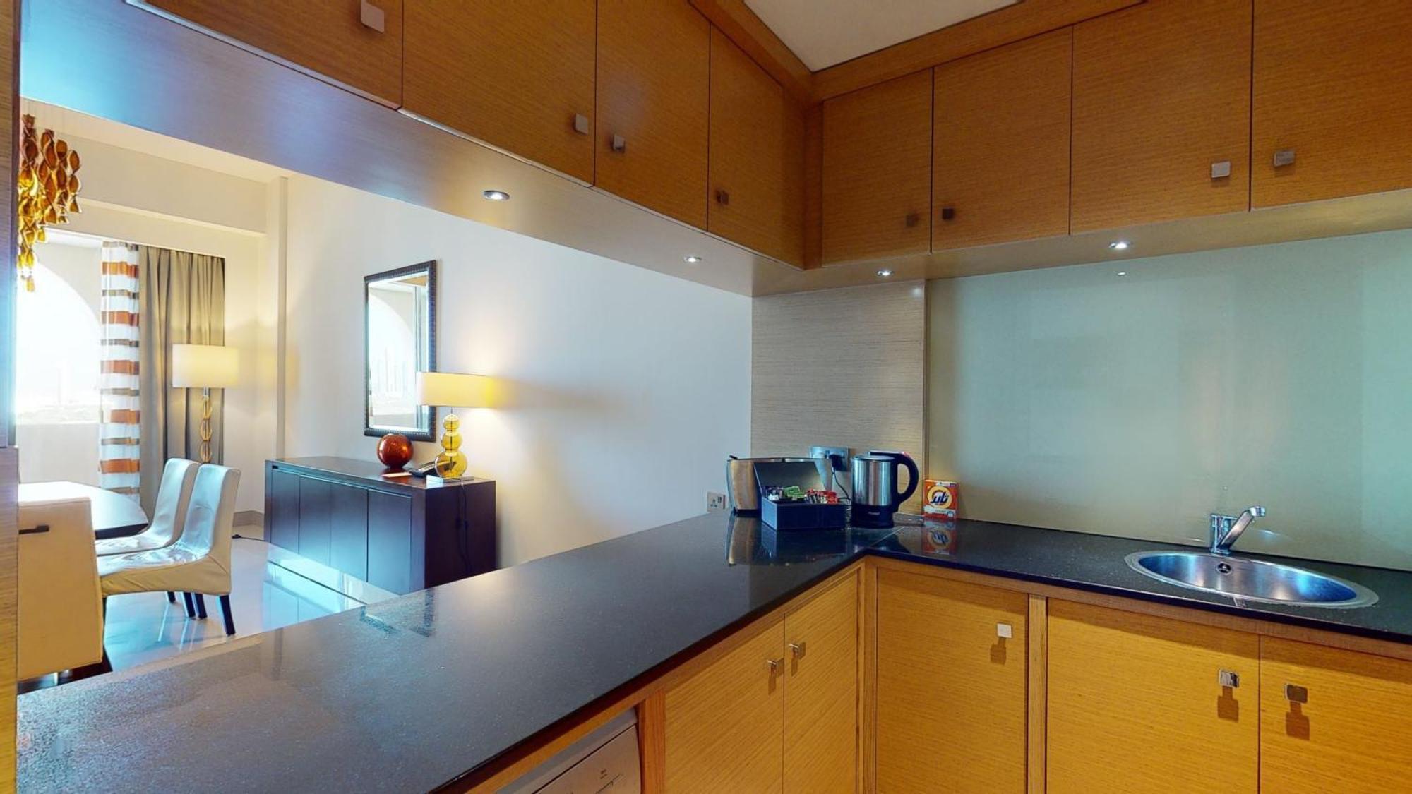 Marriott Executive Apartments Al Jaddaf, Дубай Стая снимка A typical kitchen in a serviced apartment