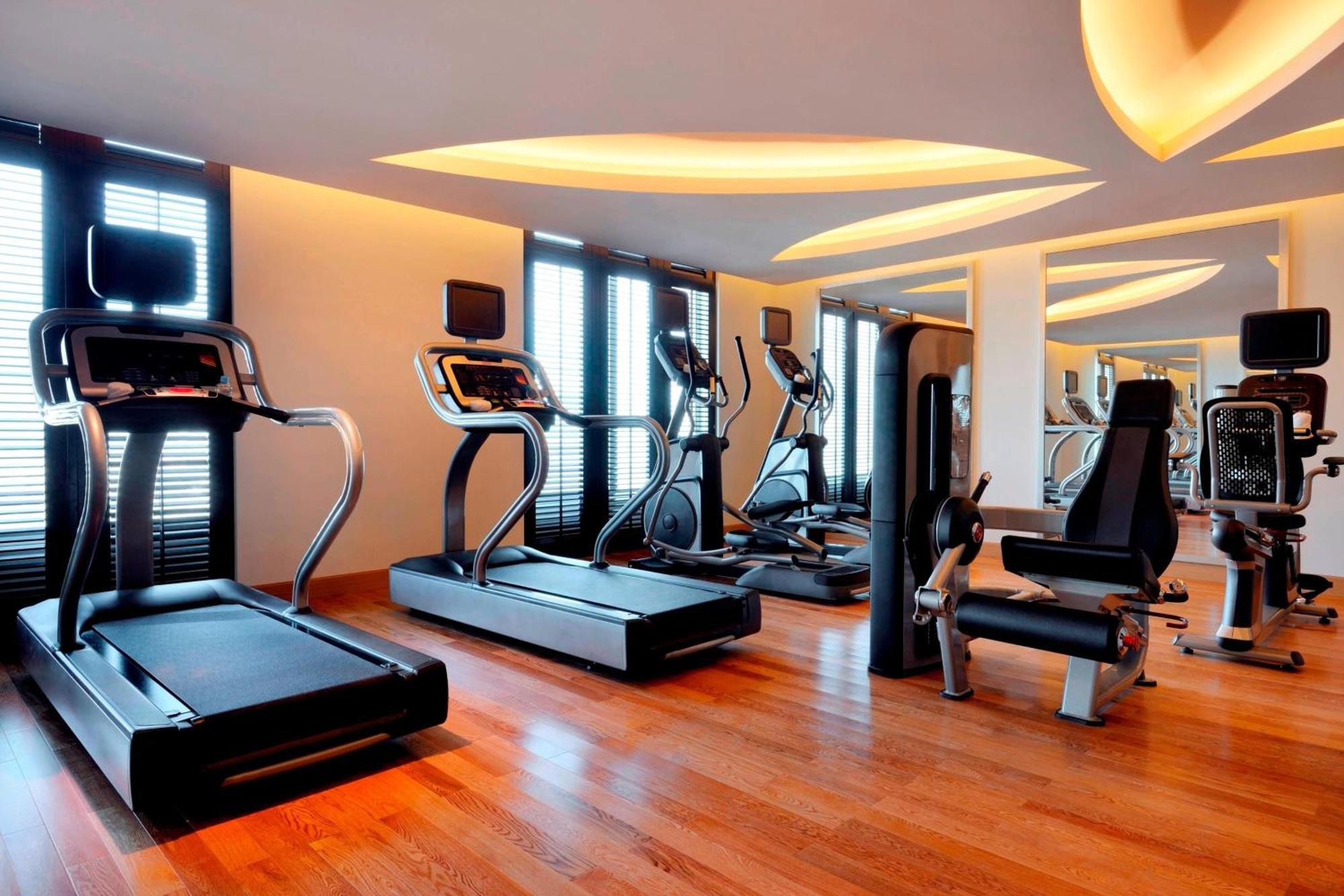Marriott Executive Apartments Al Jaddaf, Дубай Екстериор снимка The gym at the W Hotel in Dubai