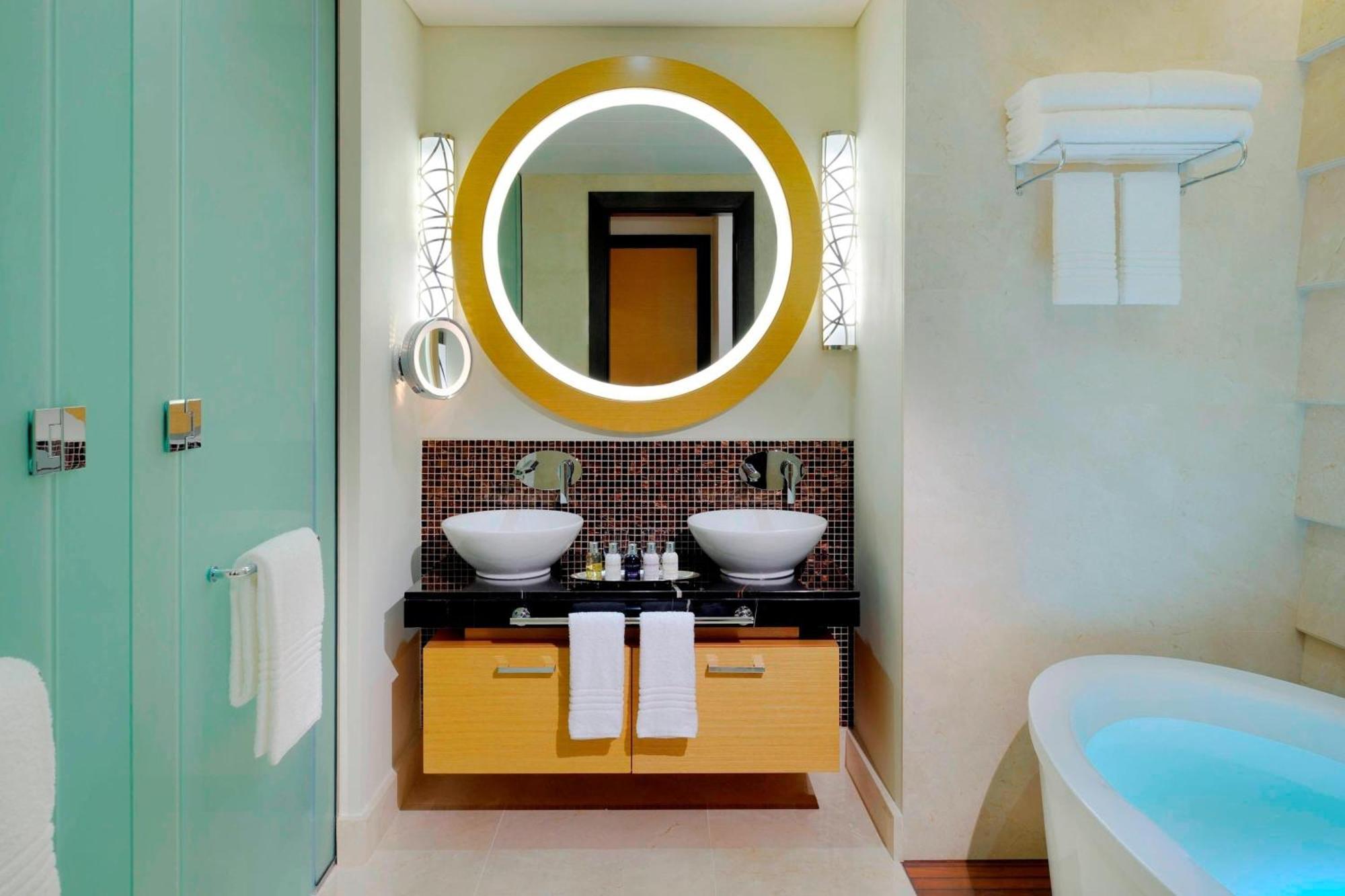 Marriott Executive Apartments Al Jaddaf, Дубай Екстериор снимка