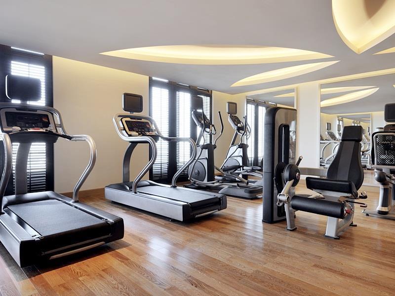 Marriott Executive Apartments Al Jaddaf, Дубай Екстериор снимка The gym at the hotel