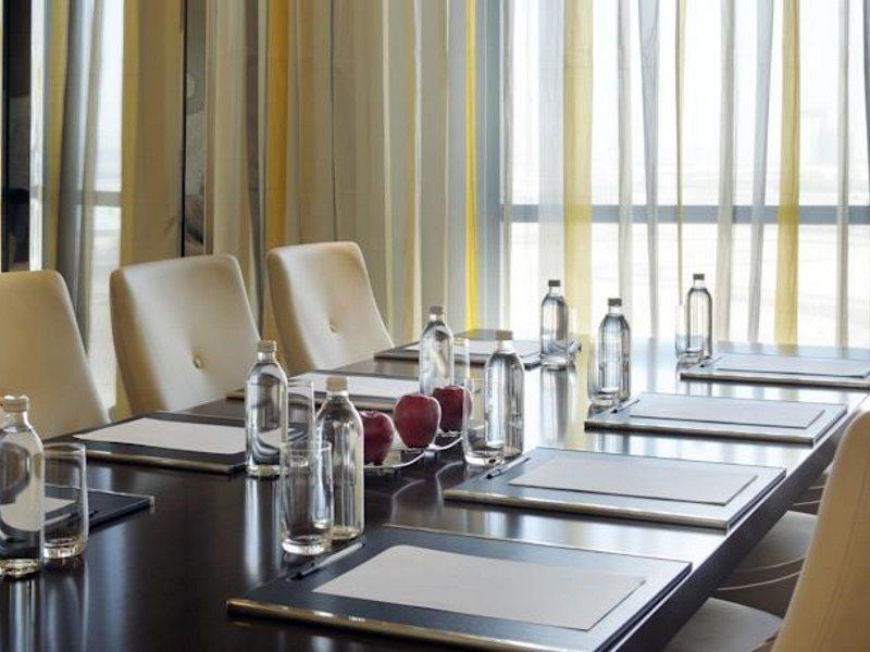 Marriott Executive Apartments Al Jaddaf, Дубай Екстериор снимка Meeting room