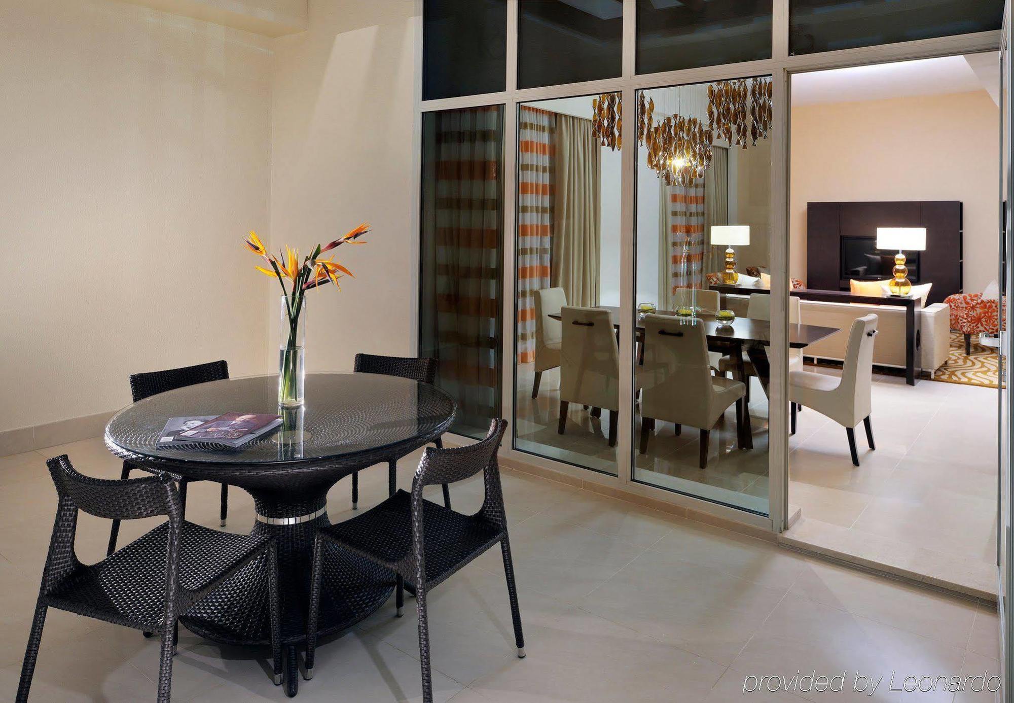 Marriott Executive Apartments Al Jaddaf, Дубай Екстериор снимка A dining room